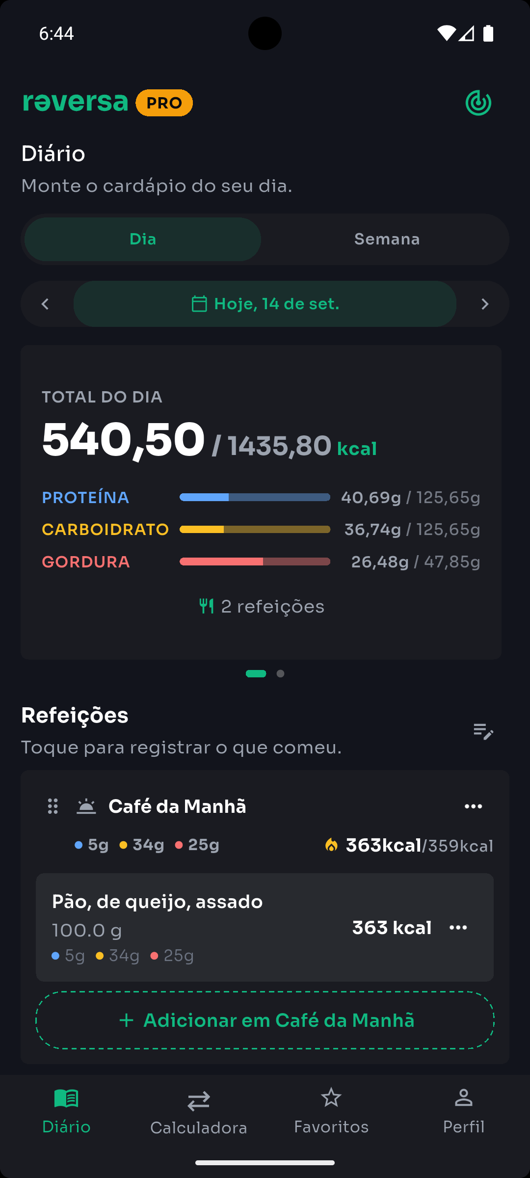 Diário do dia no Reversa Macros com total de calorias e refeições